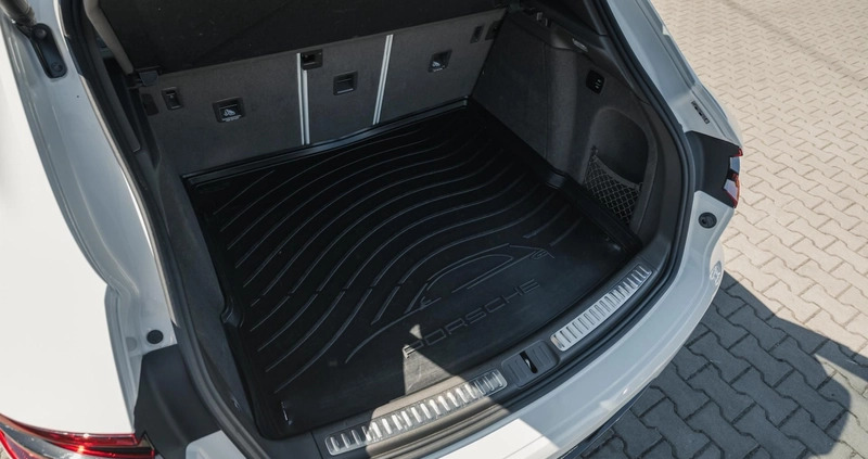 Porsche Macan cena 159990 przebieg: 139900, rok produkcji 2017 z Przedbórz małe 781